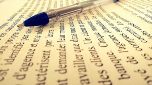 Öffentliches Eigentum und private Nutzung: Konzessionen und Sachenrecht in Mitteleuropa – Beitragsbild