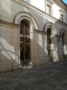 Álláskiírás: Recepciós / portás munkakörben Beitragsbild