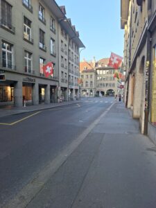 Einblicke in Politik und internationale Zusammenarbeit – Studienreise in die Schweiz Beitragsbild
